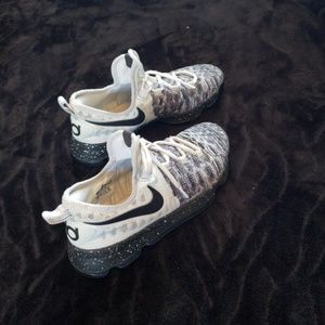 Youth KD basketball shoes